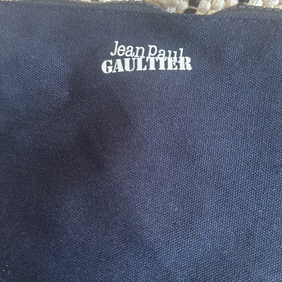 Pouch - Picture 2 of 9